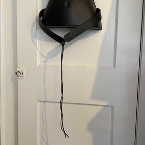 Unbranded belt black brown 28”, my opinion faux leather, good condition #bb